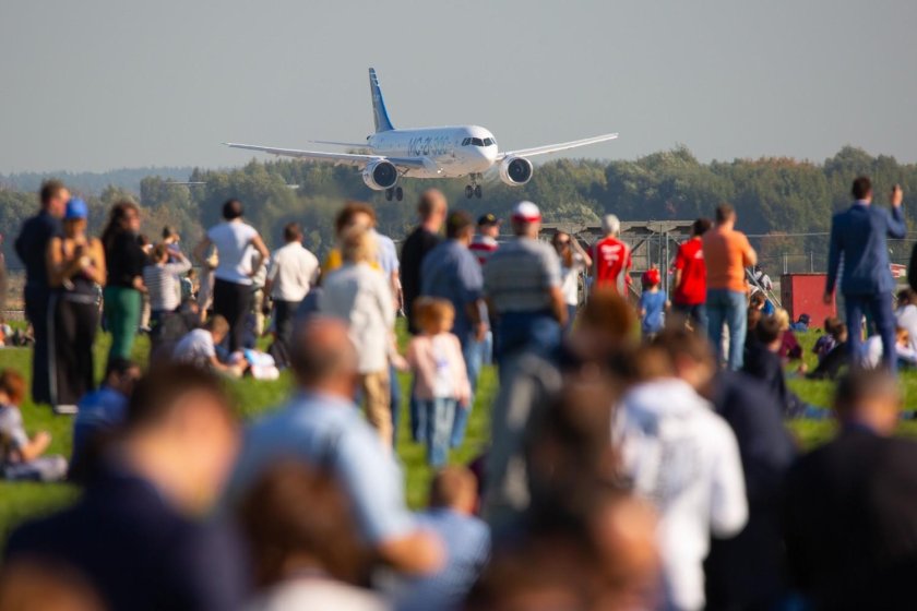 Авиасалон Макс девушки