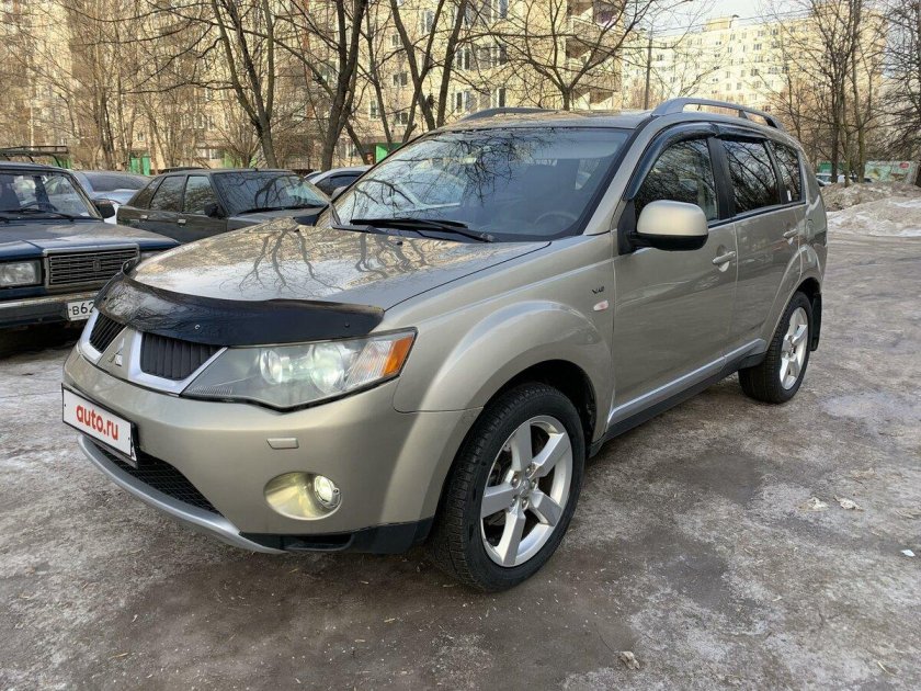 Бежевый Аутлендер