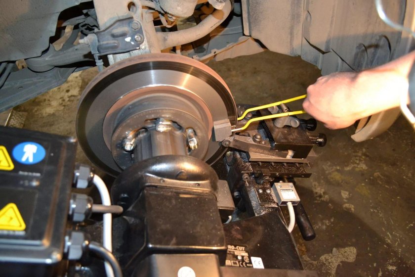 Станок для проточки тормозных дисков Pro Cut