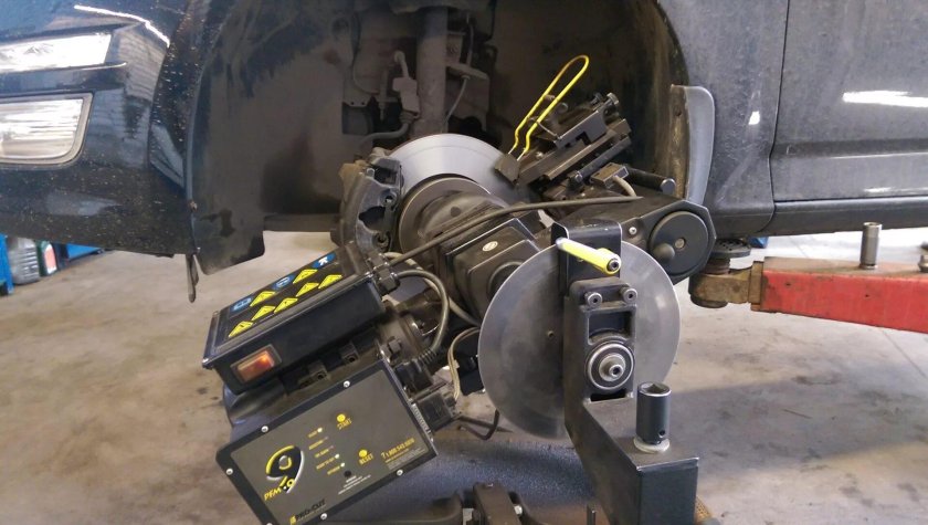 Приблуда для проточки тормозных дисков без снятия