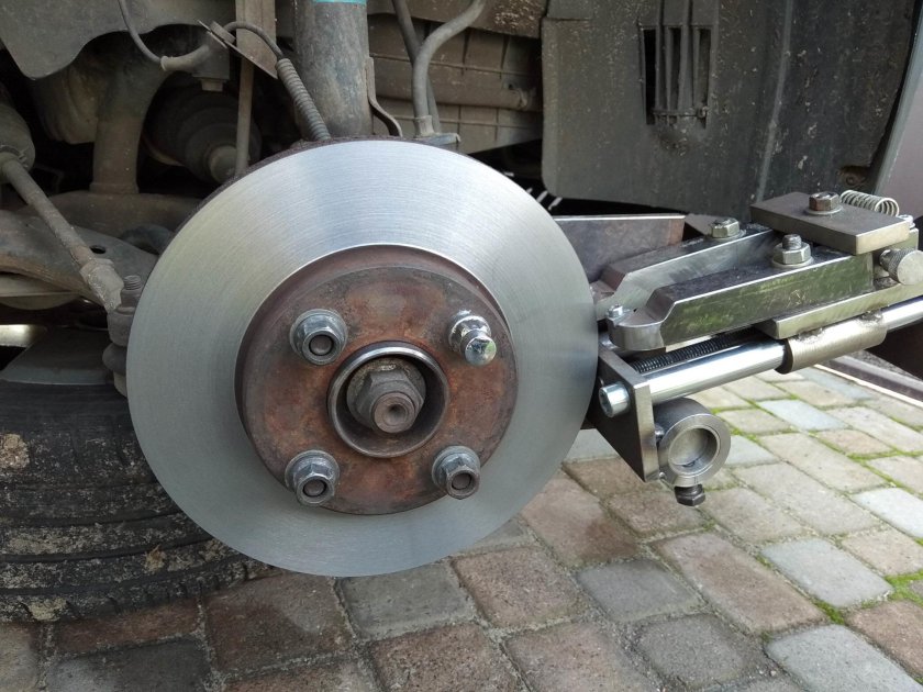 Станок для проточки тормозных дисков am-983