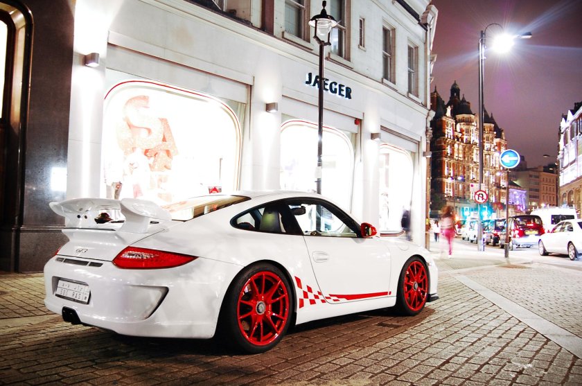 Порше 911 белый