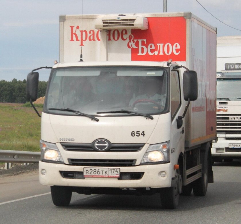Грузовики Хино 300 красное белое