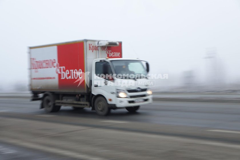 Исузу фургон красное белое