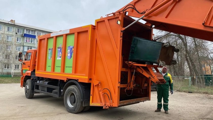 Мусоровоз с контейнером