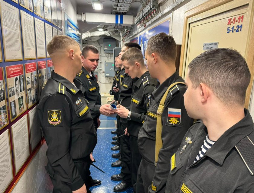 Корвет Алдар Цыденжапов экипаж