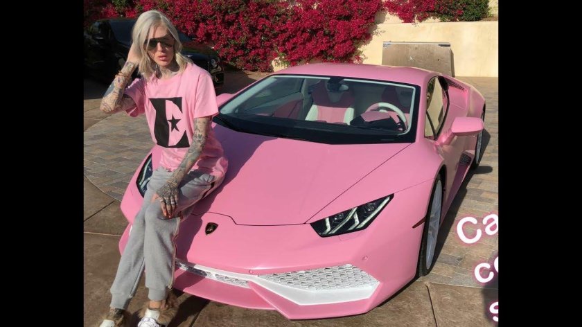 BMW i8 розовая