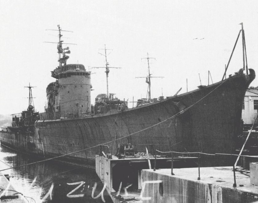 Акидзуки эсминец, 1941