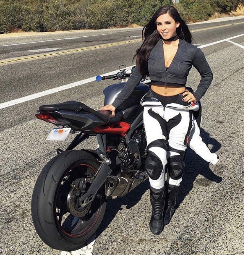 Яна Абрамова мотогонщица