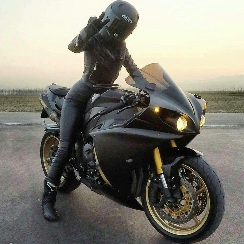 Yamaha r1 Biker