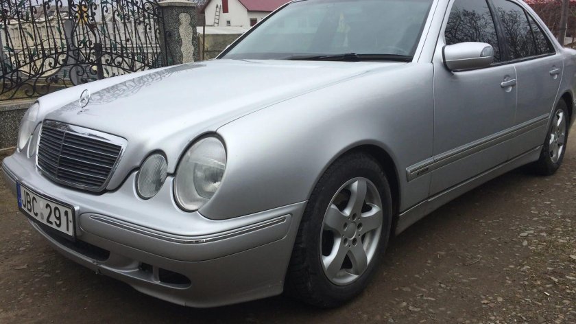 Мерседес е 320 2001