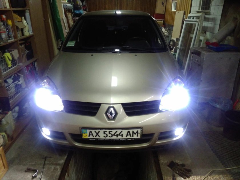 Диодные противотуманные фары Рено Симбол 2005 года