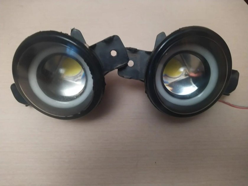 Линзованные противотуманные фары с ДХО на Kia Sportage 3