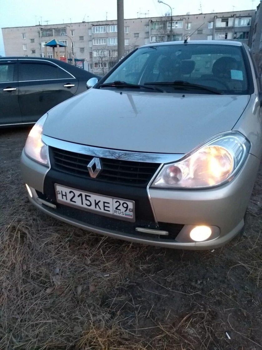 Туманка Рено Симбол 2009