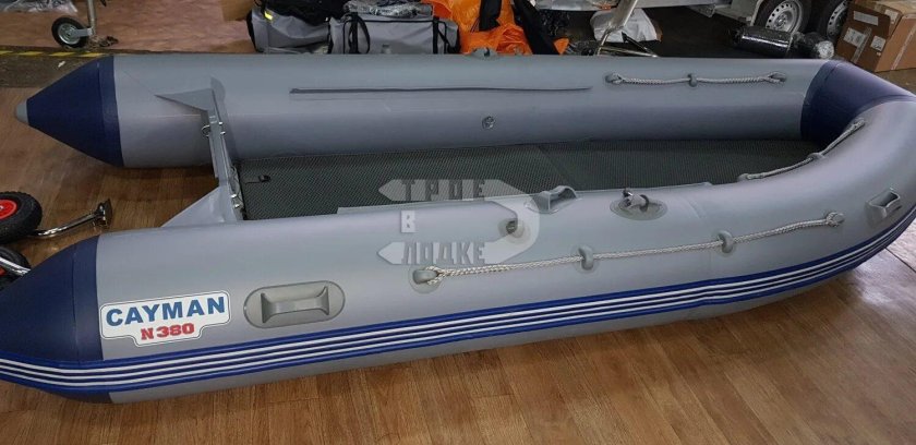 Лодка Кайман 380