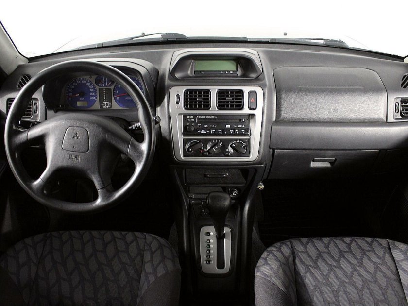 Паджеро Пинин салон