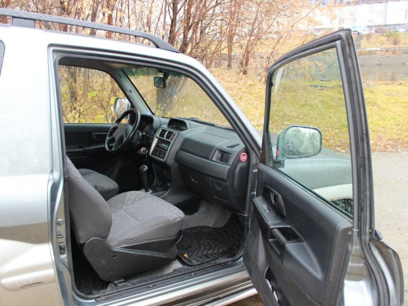 Митсубиси Паджеро Пинин салон