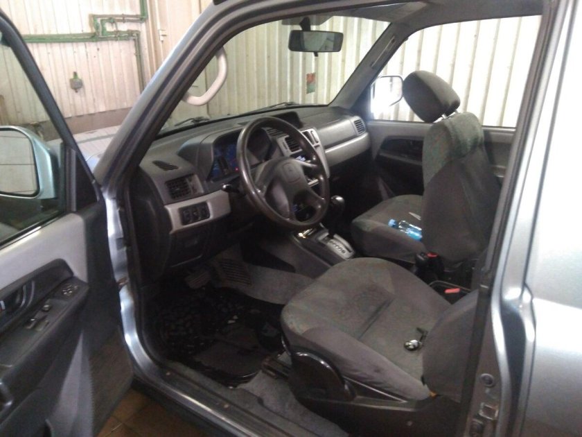 Паджеро Пинин салон