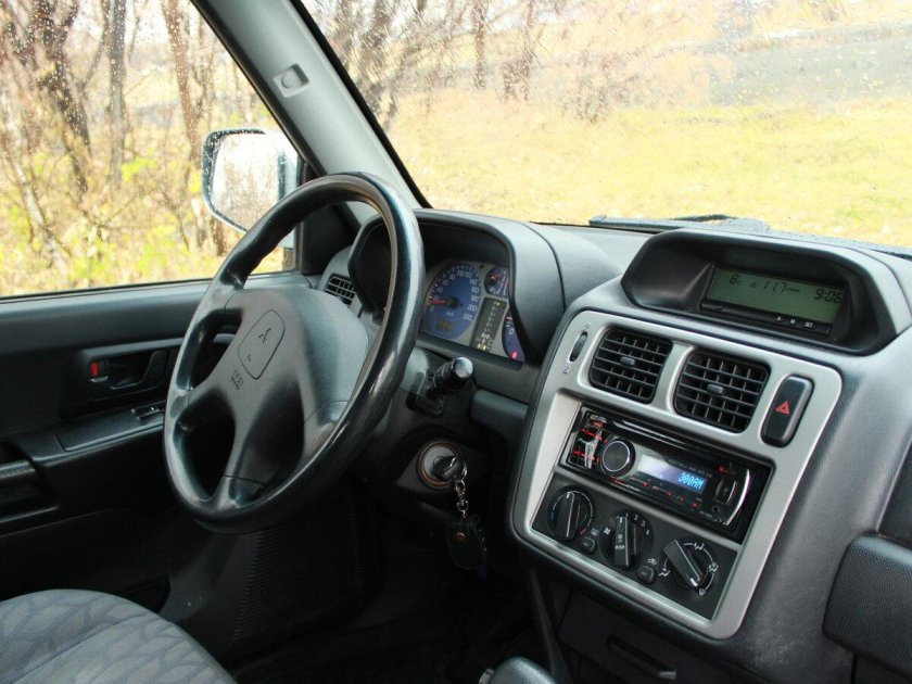 Mitsubishi Pajero Pinin, 2000 салон