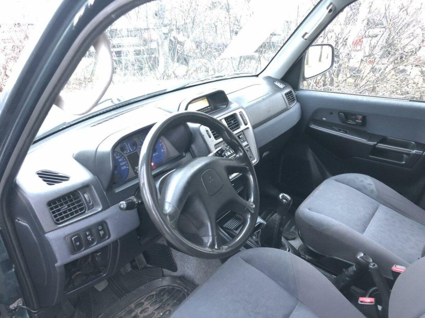 Mitsubishi Pajero Pinin, 2000 салон