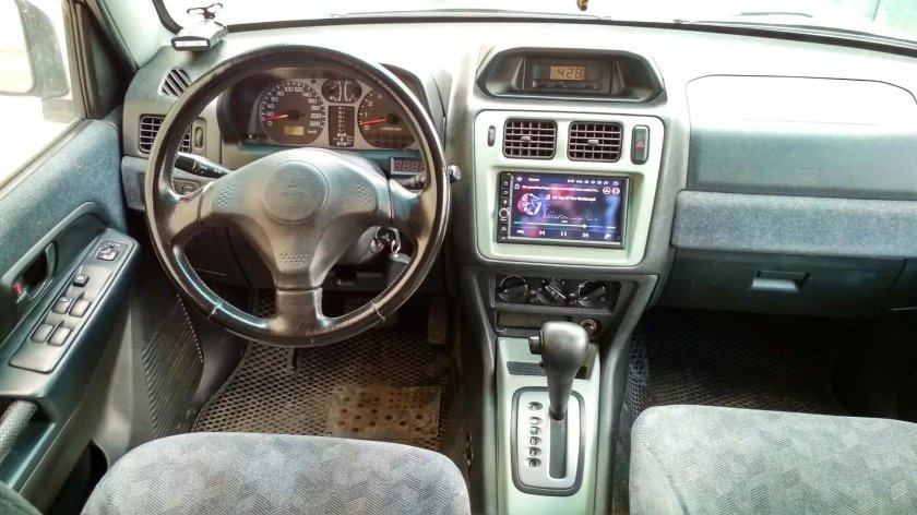 Митсубиси Паджеро Пинин салон