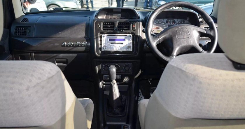 Mitsubishi Pajero io 2006