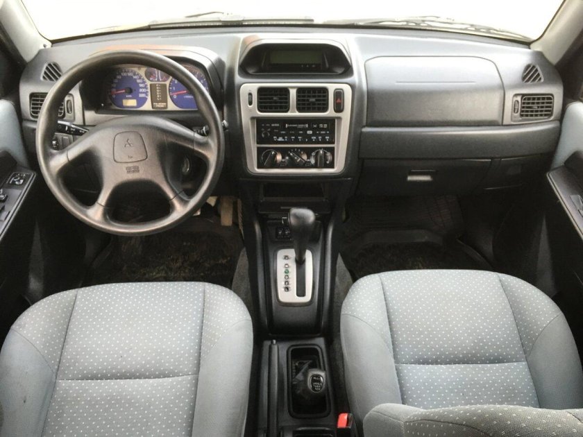Mitsubishi Pajero Pinin 2004 салон