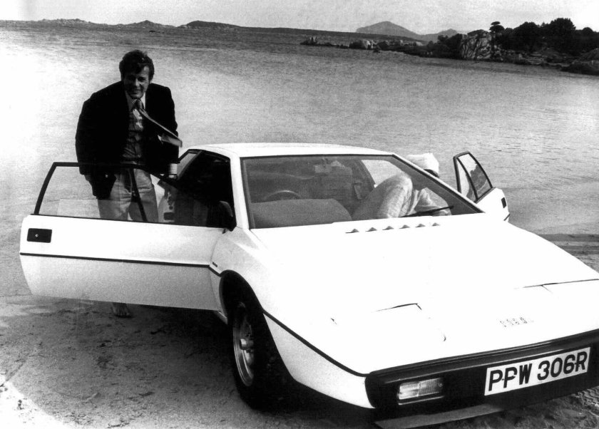 Роджер Мур Лотус