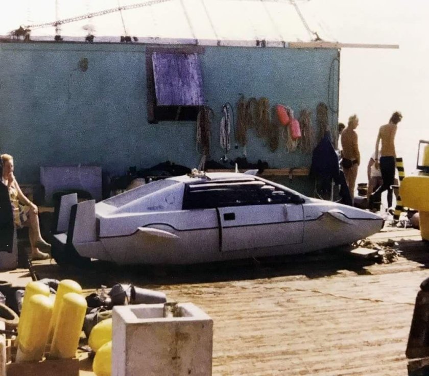 Машина подлодка Джеймс Бонд