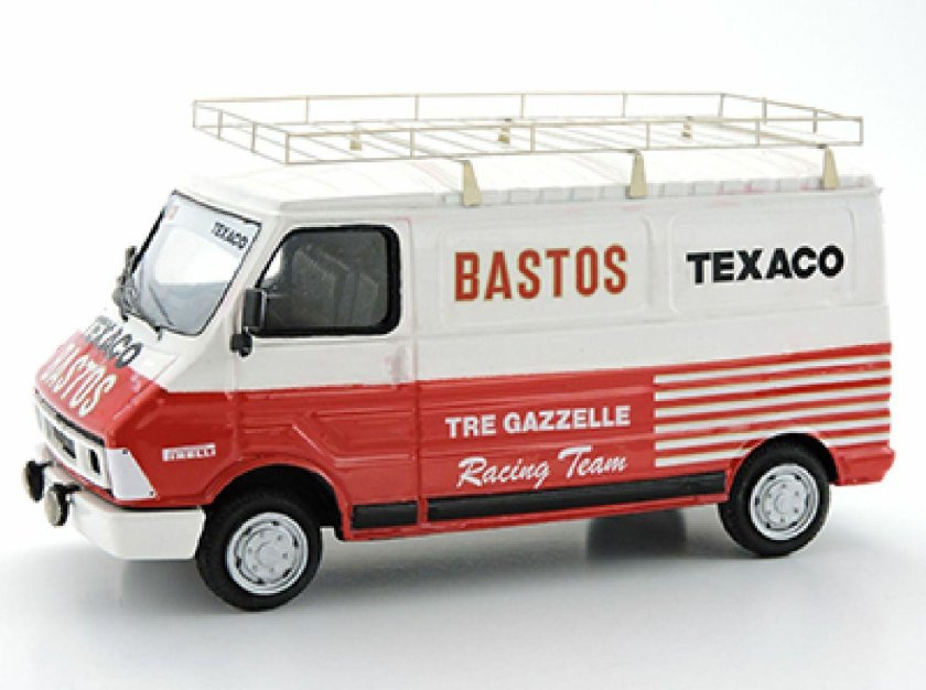 Инерционная машинка Фиат 242 pic app ГДР