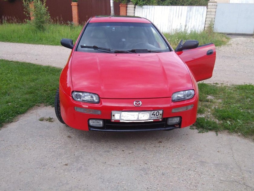Mazda 323 v