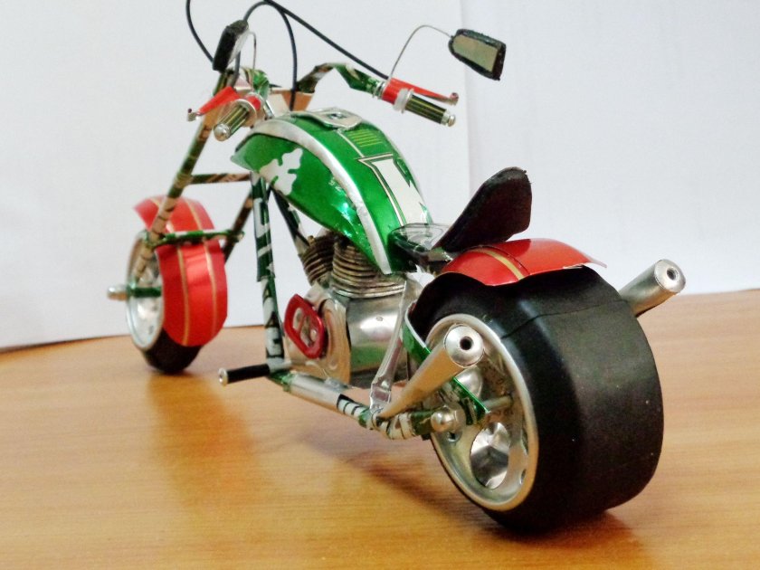 Мотоцикл из жестяной банки