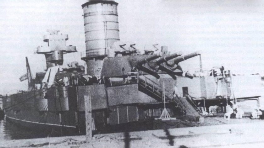 Линкор Марат в Кронштадте