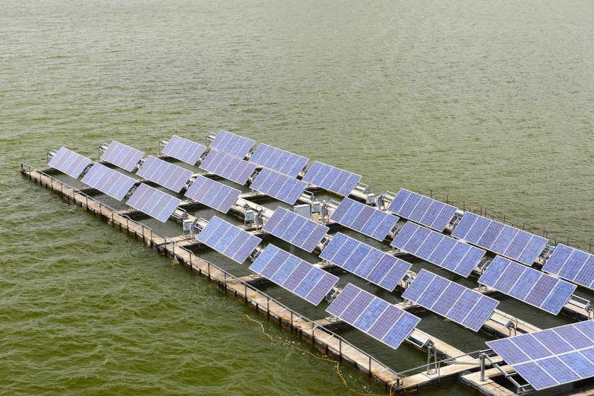 Солнечные батареи на воде