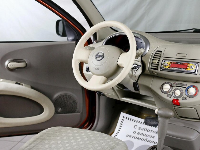 Nissan Micra 2008 салон