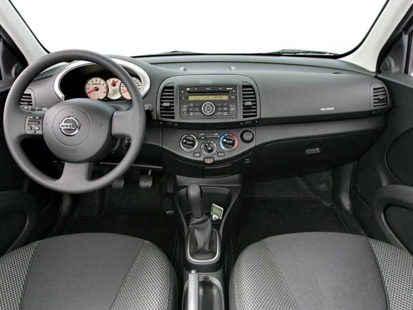 Nissan Micra 2008 салон