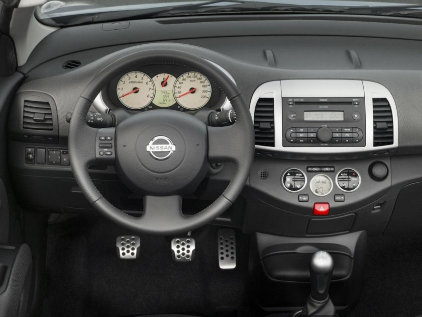 Nissan Micra 2010 салон