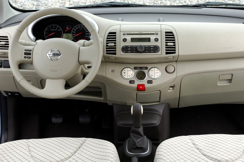 Nissan Micra 2006 салон
