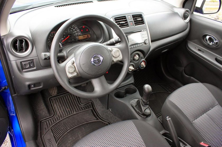 Nissan Micra 2010 салон