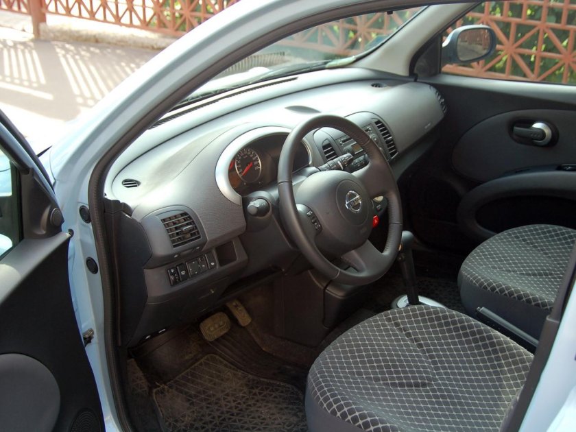 Nissan Micra 2005 салон