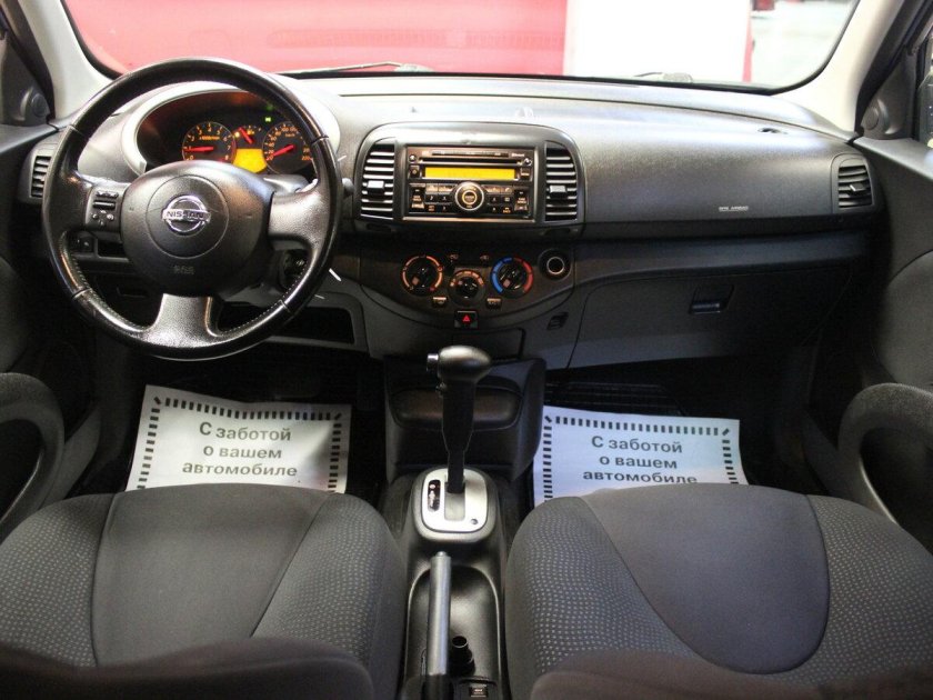 Nissan Micra 2010 салон