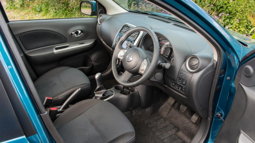 Nissan Micra 2010 салон