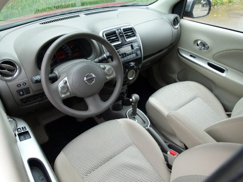 Ниссан Микра 2008 салон