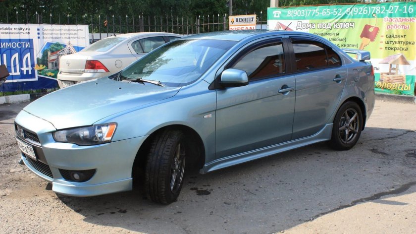 Мицубиси Лансер 10 серого цвета