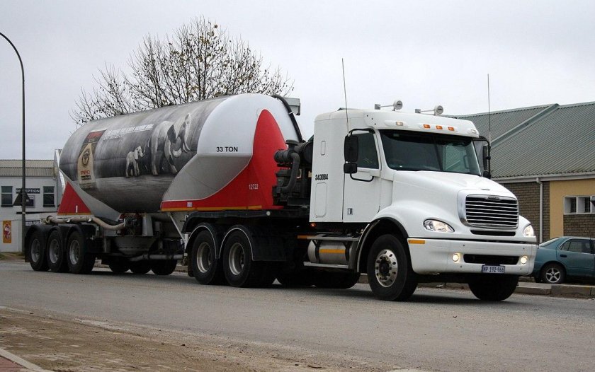 Цементовоз Фредлайнер
