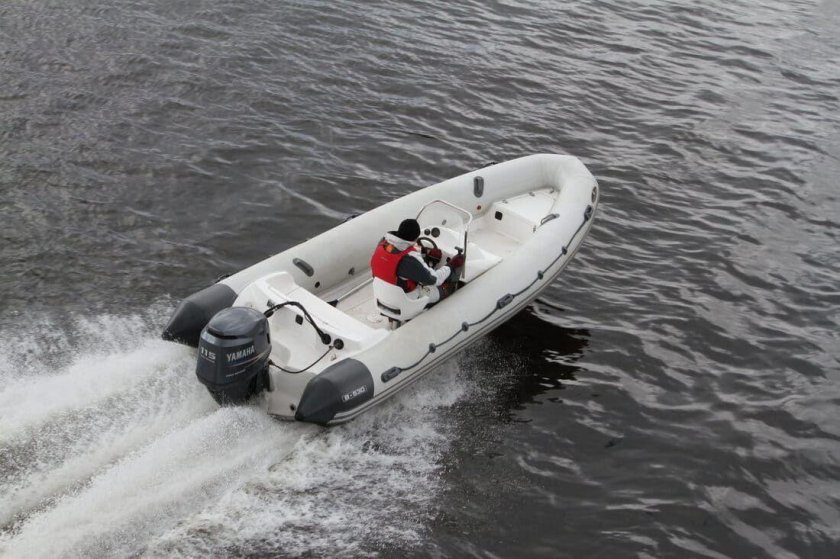 Лодка Буревестник 530