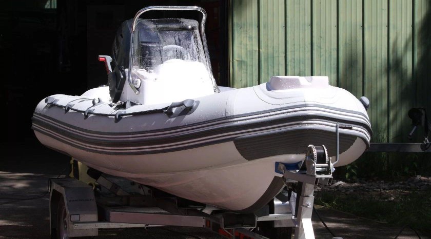 Лодка РИБ Буревестник b-390