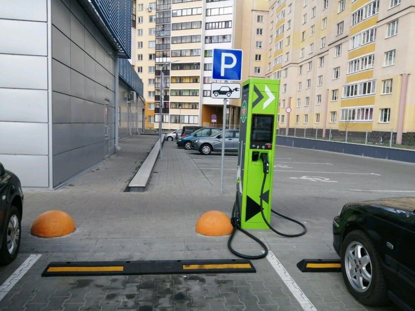 Станция зарядки электромобилей, Москва, улица Верземнека