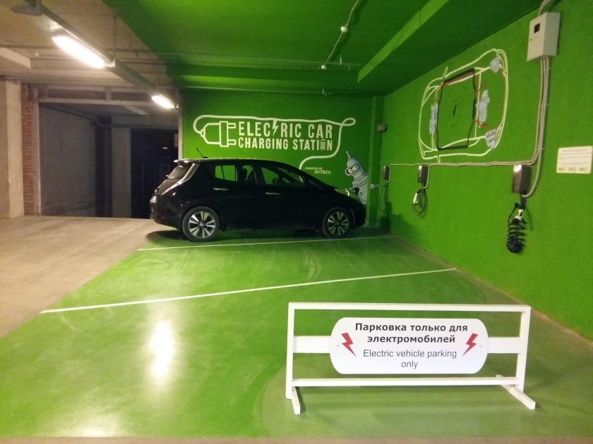 Зарядные станции для электромобилей в паркинге