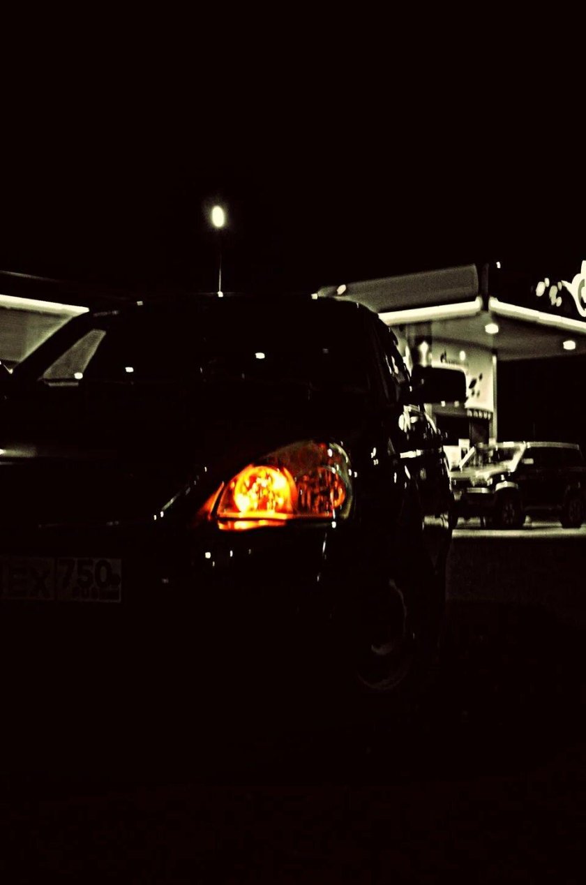 Черная Приора ночью